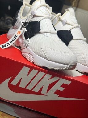 Nike Kids White and Black Slip-On Sneakers with 'Just Do It' Tag